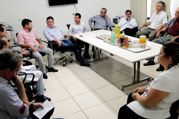 Vander e Takimoto tiveram reunião com conselheiros e corpo clínico do HE