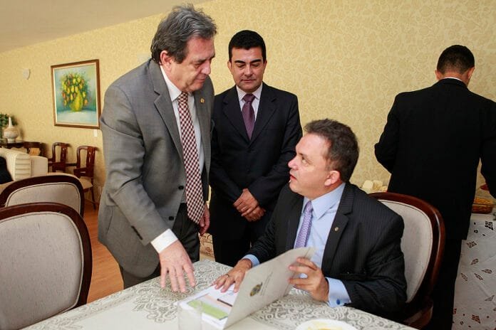 foto-2014-02-19-coordenacao-bancada-moka-vander Moka transmitiu coordenação da bancada para Vander