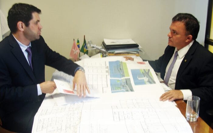 Carlos Alberto, do HCAA, e o deputado Vander, em Brasília Carlos Alberto, do HCAA, e o deputado Vander, em Brasília