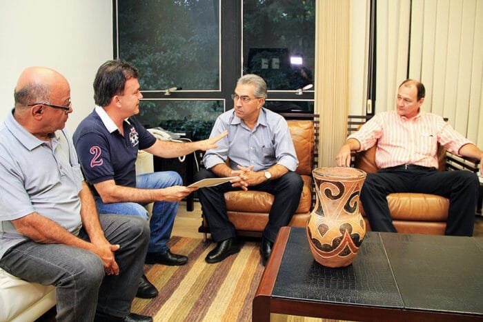 Ortiz, Vander, Reinaldo e Miglioli durante a reunião (foto: Chico Ribeiro - Assessoria) Ortiz, Vander, Reinaldo e Miglioli durante a reunião (foto: Chico Ribeiro - Assessoria)