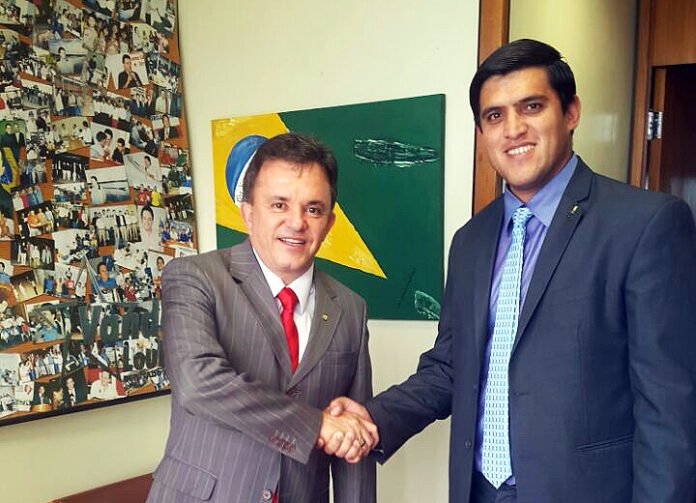 Vander e Júnior no gabinete do deputado em Brasília Vander e Júnior no gabinete do deputado em Brasília