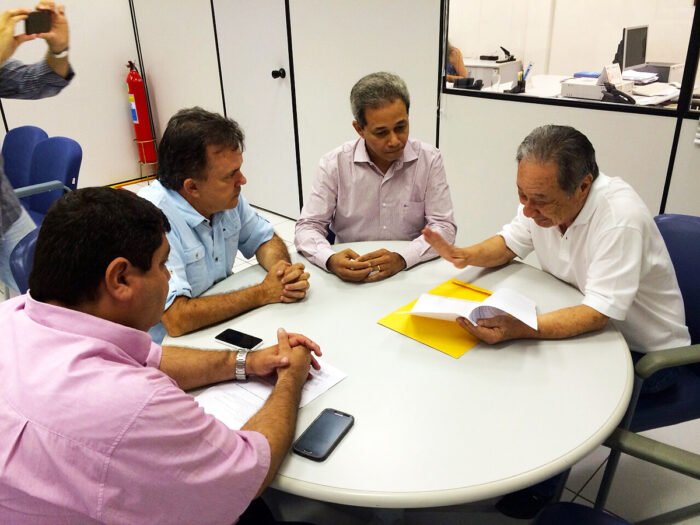 Vander e Takimoto apresentam proposta da Loteria da Saúde na CEF Vander e Takimoto apresentam proposta da Loteria da Saúde na CEF