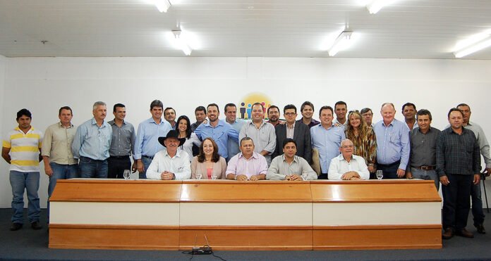 Prefeitos discutiram criação de consórcio para acompanhar obras da BR-163 Prefeitos discutiram criação de consórcio para acompanhar obras da BR-163