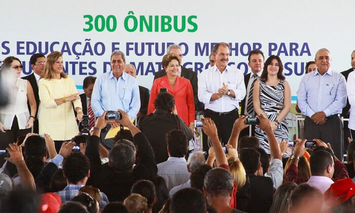 Presidenta Dilma foi muito saudada pelos presentes &agrave; solenidade