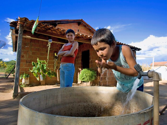 Água tratada é item essencial para prevenção de doenças Água tratada é item essencial para prevenção de doenças