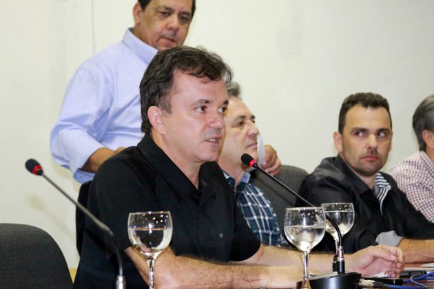 Deputado Vander, coordenador da bancada, em recente reuni&atilde;o na Assomasul para tratar dos RAP