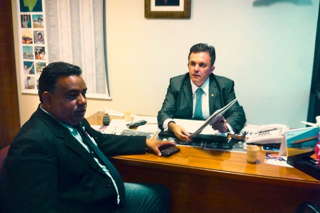 Vice-prefeito Nivaldo sendo recebido pelo deputado Vander em Bras&iacute;lia
