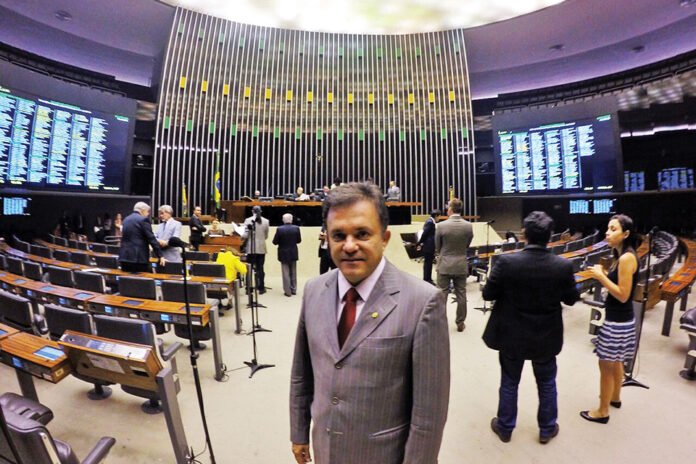 Deputado Vander Loubet no Plenário da Câmara Deputado Vander Loubet no Plenário da Câmara