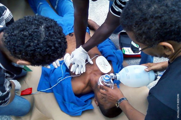 Os cinco CRS est&atilde;o recebendo equipamentos como desfibriladores, camas hospitalares, monitores multiparam&eacute;tricos, eletrocardi&oacute;grafos e ventiladores pulmonares