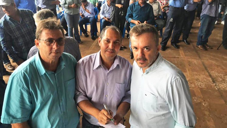Entrega de patrulhas mecanizadas para a regi&atilde;o de Itaquira&iacute;