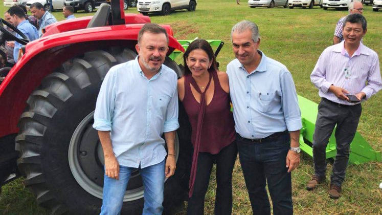 Entrega de patrulhas mecanizadas para a regi&atilde;o de Itaquira&iacute;