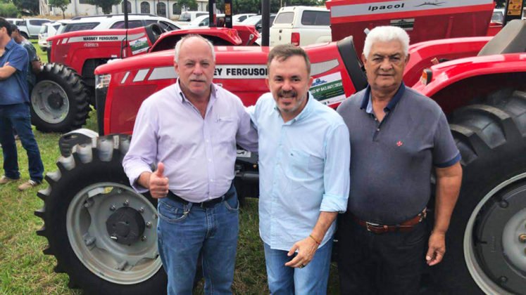 Entrega de patrulhas mecanizadas para a regi&atilde;o de Itaquira&iacute;