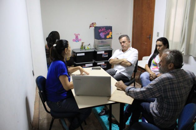 Deputado esteve na sede do Movimento M&atilde;e &Aacute;guia para conhecer o projeto e colocar seu mandato &agrave; disposi&ccedil;&atilde;o