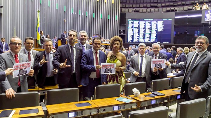 Deputados de oposição na Câmara, entre eles, Vander Loubet (PT-MS)