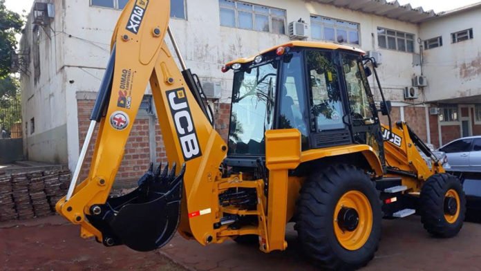 Retroescavadeira viabilizada por Vander já chegou em Eldorado Retroescavadeira viabilizada por Vander já chegou em Eldorado