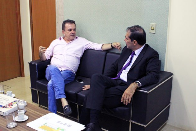 Vander e o defensor público-geral Fábio Rogério conversaram sobre projeto da sede do órgão na Capital