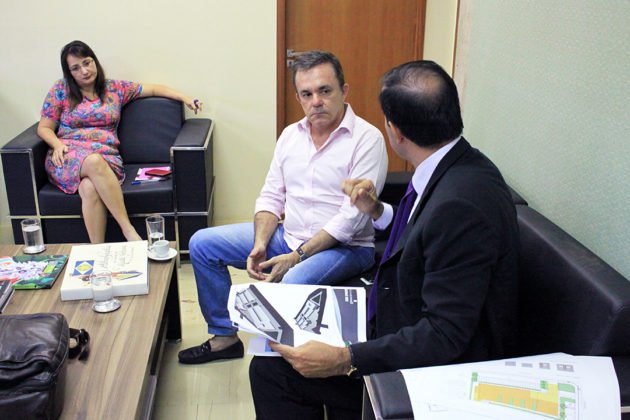 Vander e o defensor público-geral Fábio Rogério conversaram sobre projeto da sede do órgão na Capital