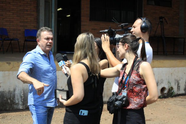 Entrega de trator por Vander reuniu professores, t&eacute;cnicos e acad&ecirc;micos da UFMS e dirigentes de movimentos sociais