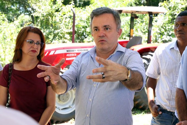 Vander esteve no Assentamento 20 de Mar&ccedil;o para entregar a patrulha mecanizada