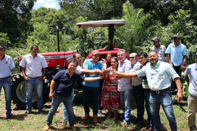 Vander esteve no Assentamento 20 de Mar&ccedil;o para entregar a patrulha mecanizada