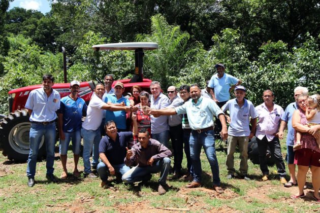 Vander esteve no Assentamento 20 de Mar&ccedil;o para entregar a patrulha mecanizada