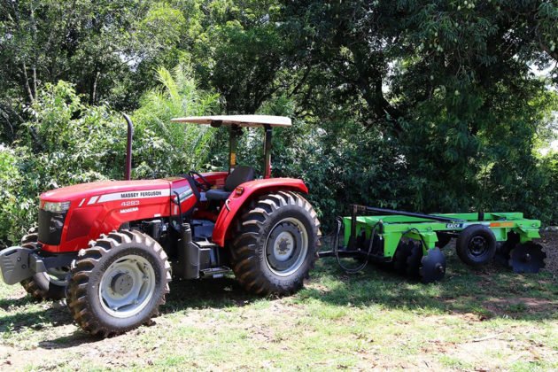 Vander esteve no Assentamento 20 de Mar&ccedil;o para entregar a patrulha mecanizada