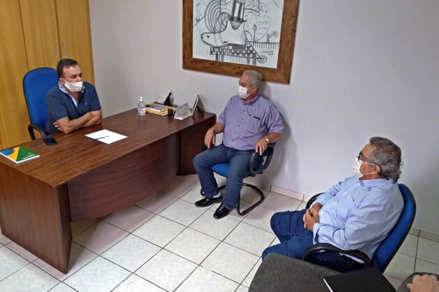 Vander, Xavier e Pastor conversaram sobre as dificuldades da Santa Casa e as poss&iacute;veis solu&ccedil;&otilde;es para sanar a situa&ccedil;&atilde;o