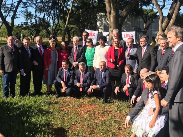 Bancada do PT propõe estender auxílio emergencial de R$ 600 por um ano Bancada do PT propõe estender auxílio emergencial de R$ 600 por um ano