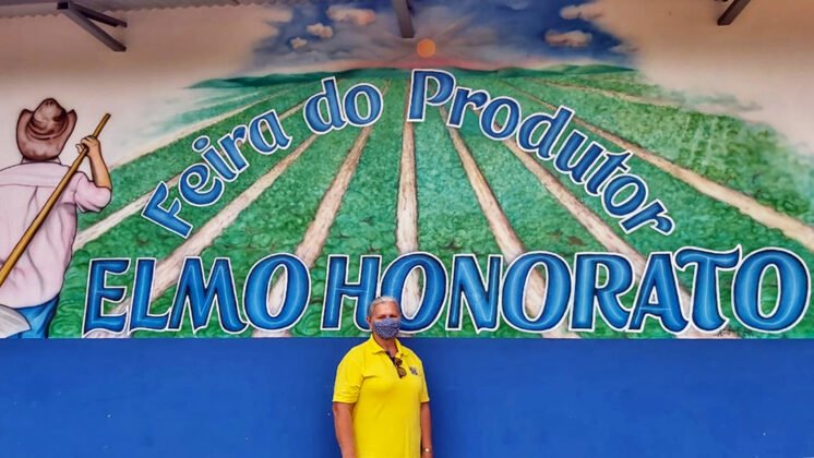 Mita conta que antes da Feira op&ccedil;&atilde;o de local era sombras das &aacute;rvores, sem estrutura e banheiro adequado.