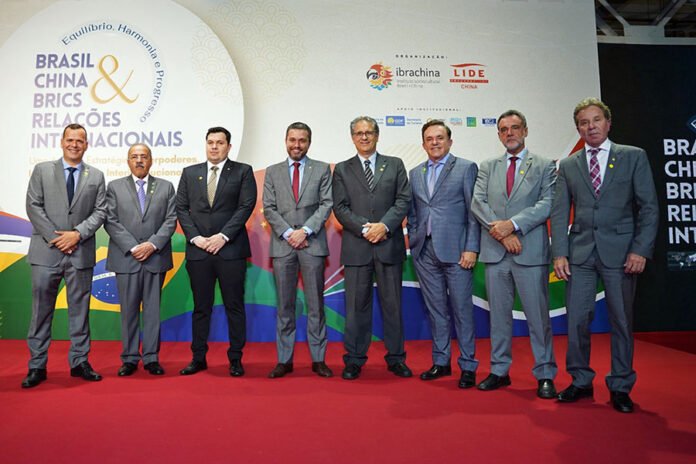 Vander assume vice-presidência da Frente Brasil-China e vai com Lula ao Vander assume vice-presidência da Frente Brasil-China e vai com Lula ao