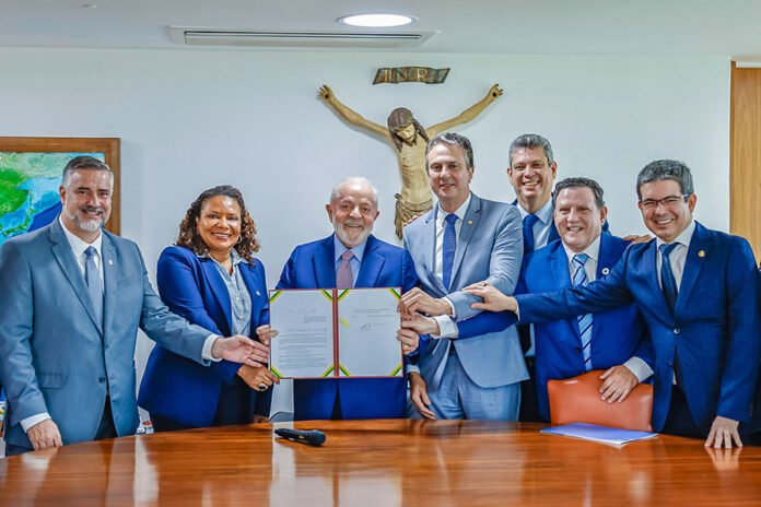 Vander comemora lei sancionada por Lula que cria o 
