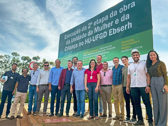 Vander inspeciona obras da Unidade da Mulher e da Criança do HU-UFGD Vander inspeciona obras da Unidade da Mulher e da Criança do HU-UFGD