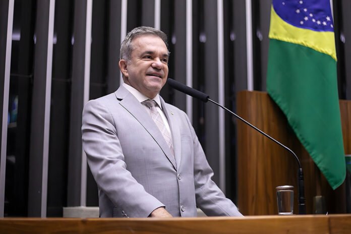 Pela 2ª vez consecutiva, Vander é o federal mais bem avaliado de MS