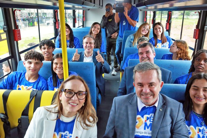 Santana esteve em Campo Grande em novembro de 2024 para entrega de ônibus escolares