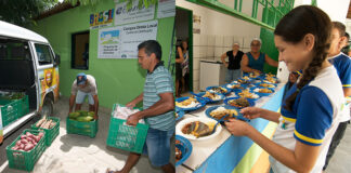 O PAA contribui com a agricultura familiar e com a merenda escolar