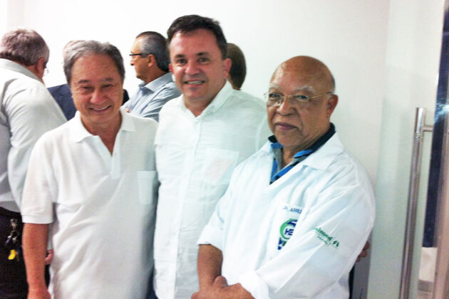 Takimoto, Vander e o diretor clínico, Dr. Luiz Carlos Arruda