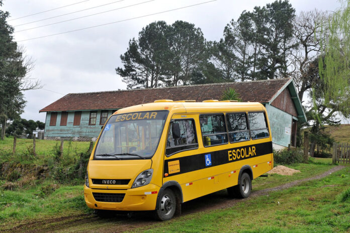 Recursos para ônibus escolares virão do FNDE