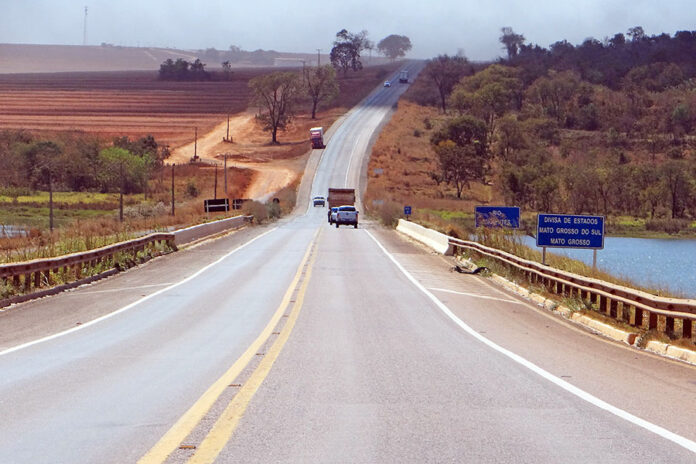 Trecho da BR-163 na divisa entre MT e MS