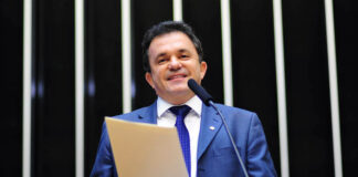 Deputado Vander Loubet na tribuna da Câmara