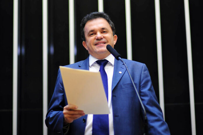 Deputado Vander Loubet na tribuna da Câmara