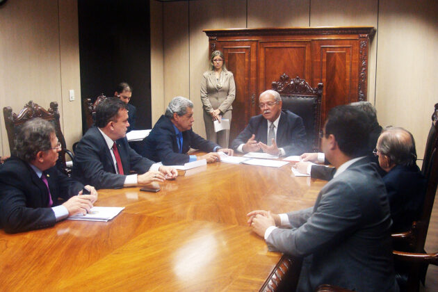 Vander, Puccinelli e o ministro César Borges durante a audiência