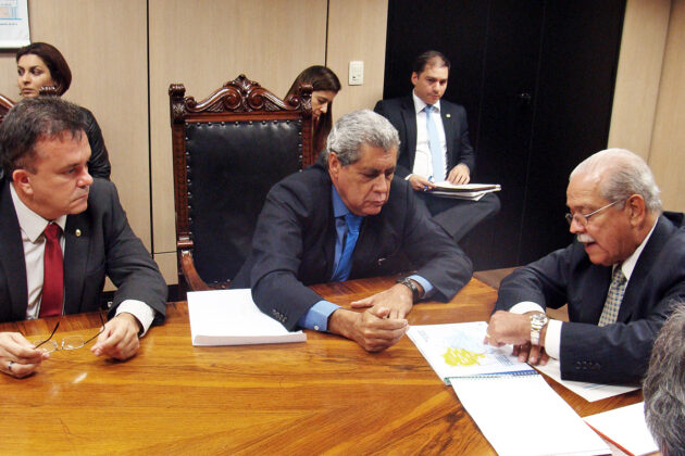 Vander, Puccinelli e o ministro César Borges durante a audiência