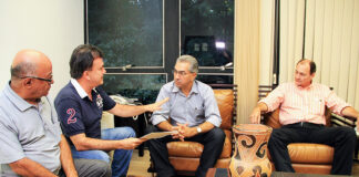 Ortiz, Vander, Reinaldo e Miglioli durante a reunião (foto: Chico Ribeiro - Assessoria)