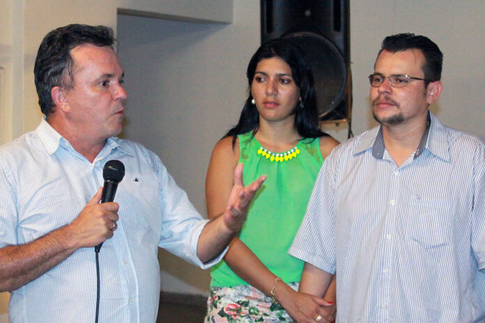 Deputado Vander, ao lado da primeira-dama Jakeline e do prefeito Erney