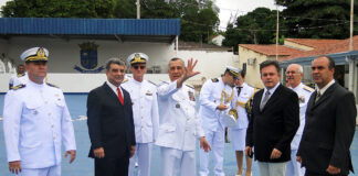 José Antônio, Vander, Castro e oficiais da Marinha em visita à Camala