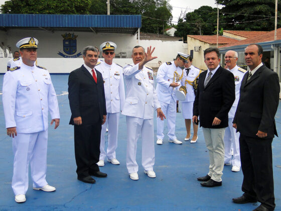 José Antônio, Vander, Castro e oficiais da Marinha em visita à Camala