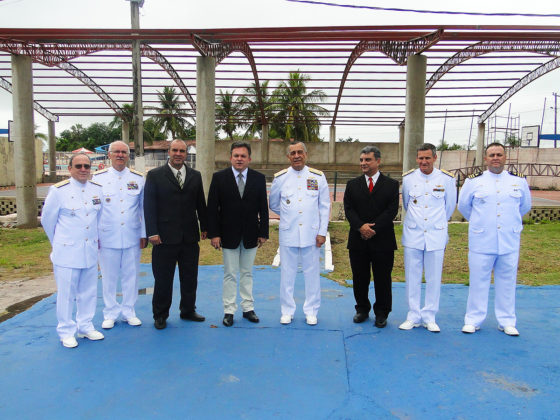 José Antônio, Vander, Castro e oficiais da Marinha em visita à Camala