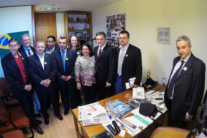 Vander com prefeitos do PT em recente reunião no gabinete