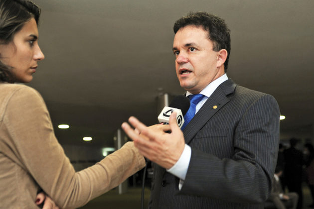 Deputado Vander sendo entrevistado no Salão Verde do Congresso Nacional