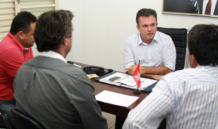 Deputado Vander Loubet com vereadores de Aral Moreira